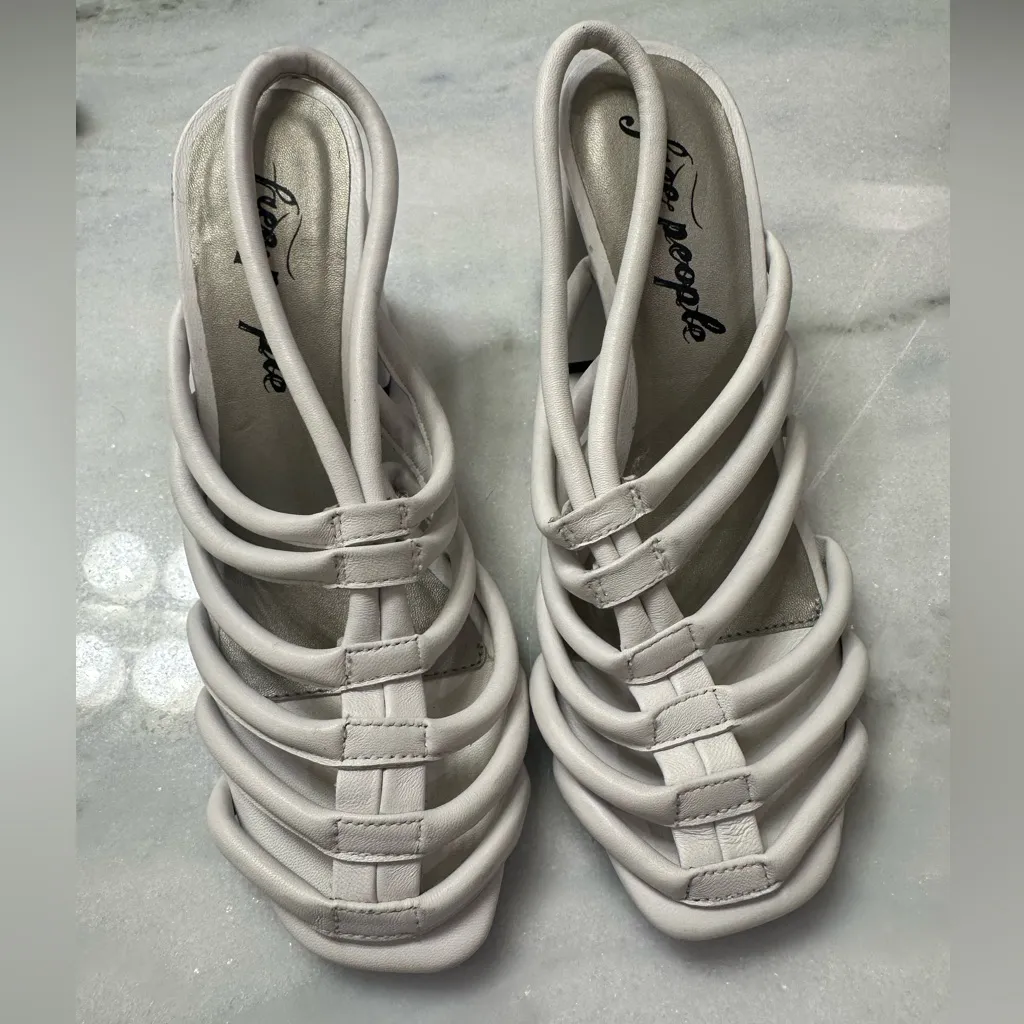 NWOB Free People White Strappy block Heels Collection Colette
Cinched sandal 8 - Image 3