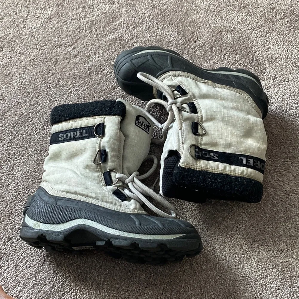 Sorel Snow Winter Boots SIZE 6 - Image 2