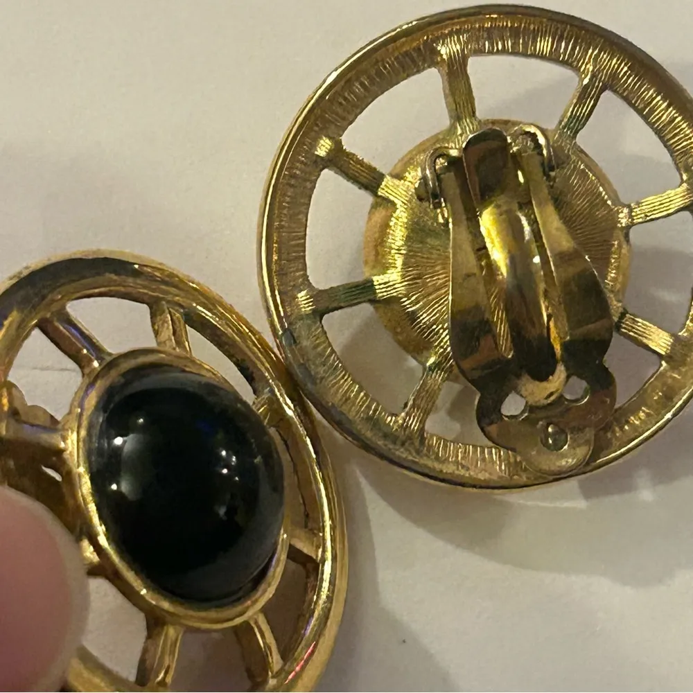 Vintage Gold Plated S.A.L. branded clip on ladies earrings, 1.5" across, wheel - Image 7