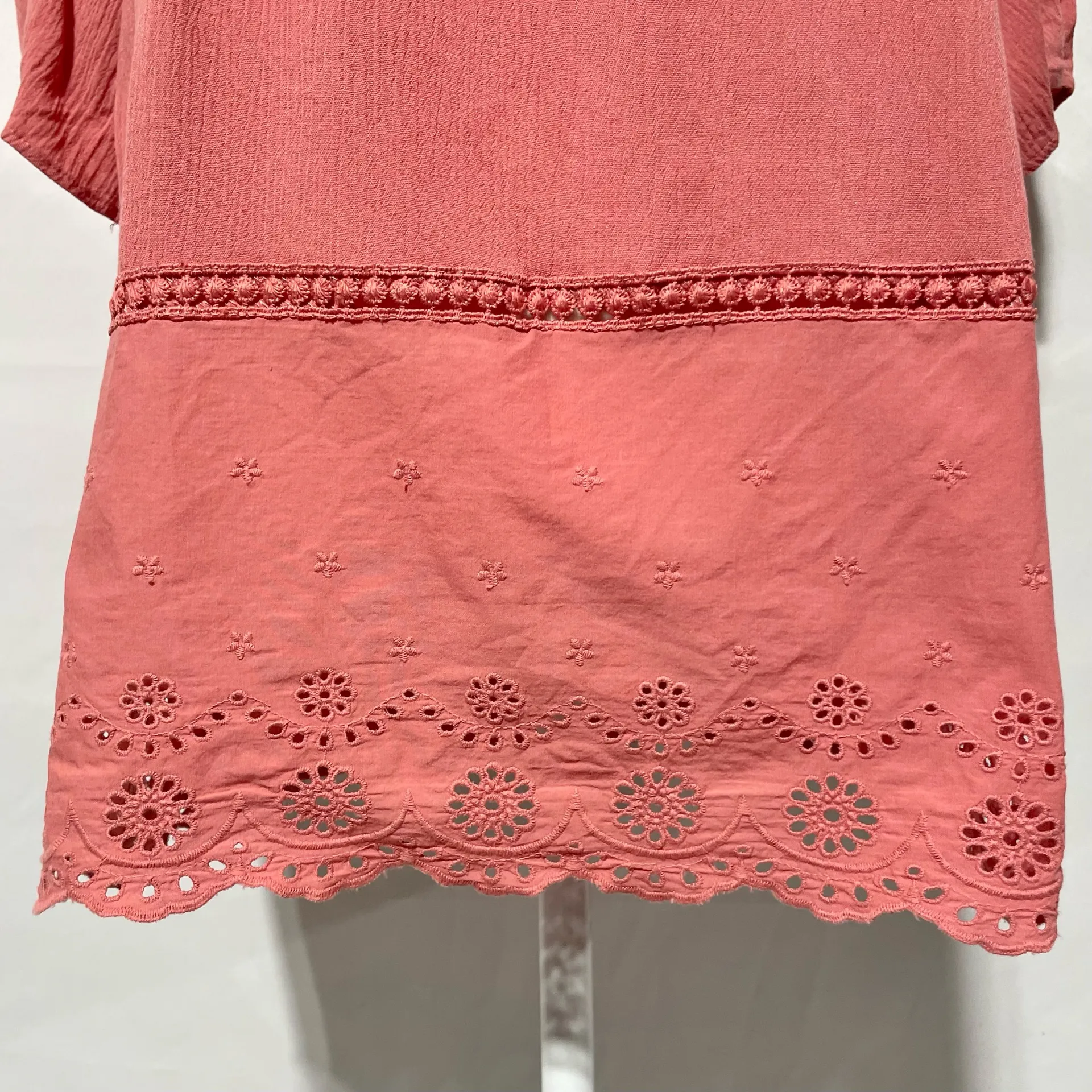 Artesia Eyelet Lace Fringe Crinkle Top Boho Blouse Coral Size XL Pink - Image 5