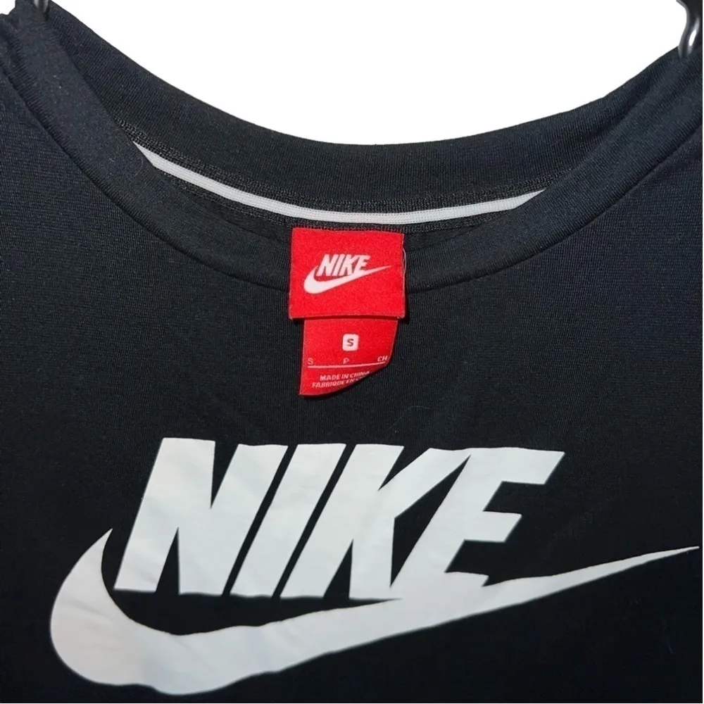 Nike Black And White Short Sleeve Tee Shirt Size Small - Image 2