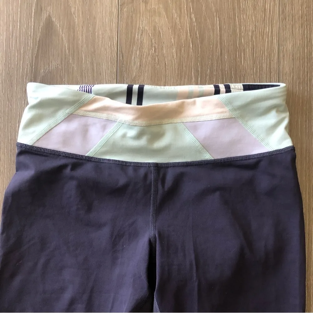 Lululemon blue Cropped Capri Legging size 4 - Image 4