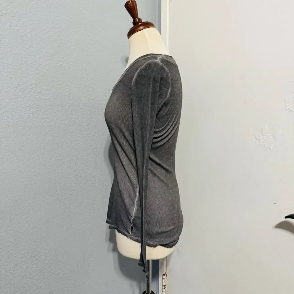 Rock & Republic Gray Y2K Fitted Ribbed Long Sleeve Angel Wings‎ Tee Size S - Image 5