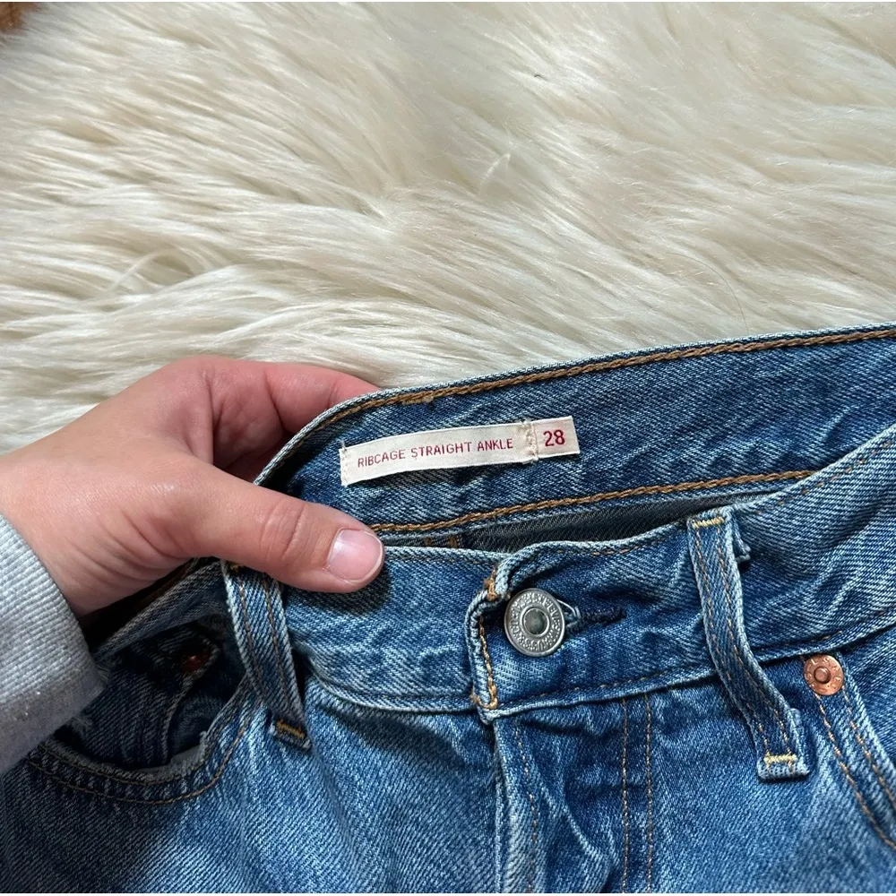 LEVI’S Ribcage Ankle Straight Jeans In Medium Wash - Image 4