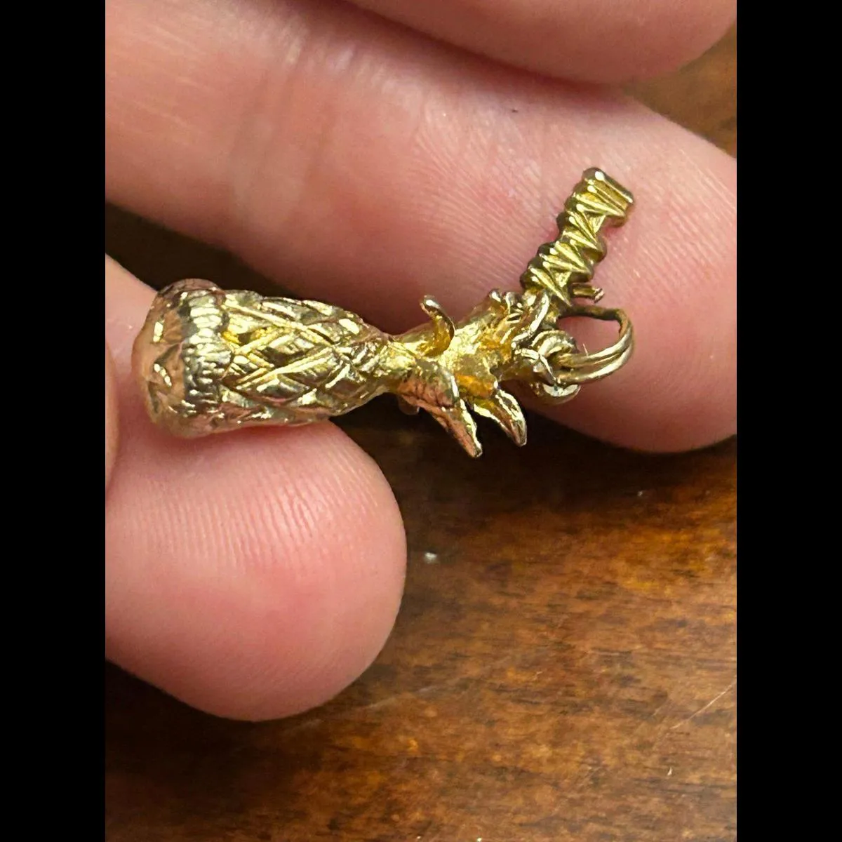 Electroplate pineapple charm gold tone Hawaii g11 - Image 3