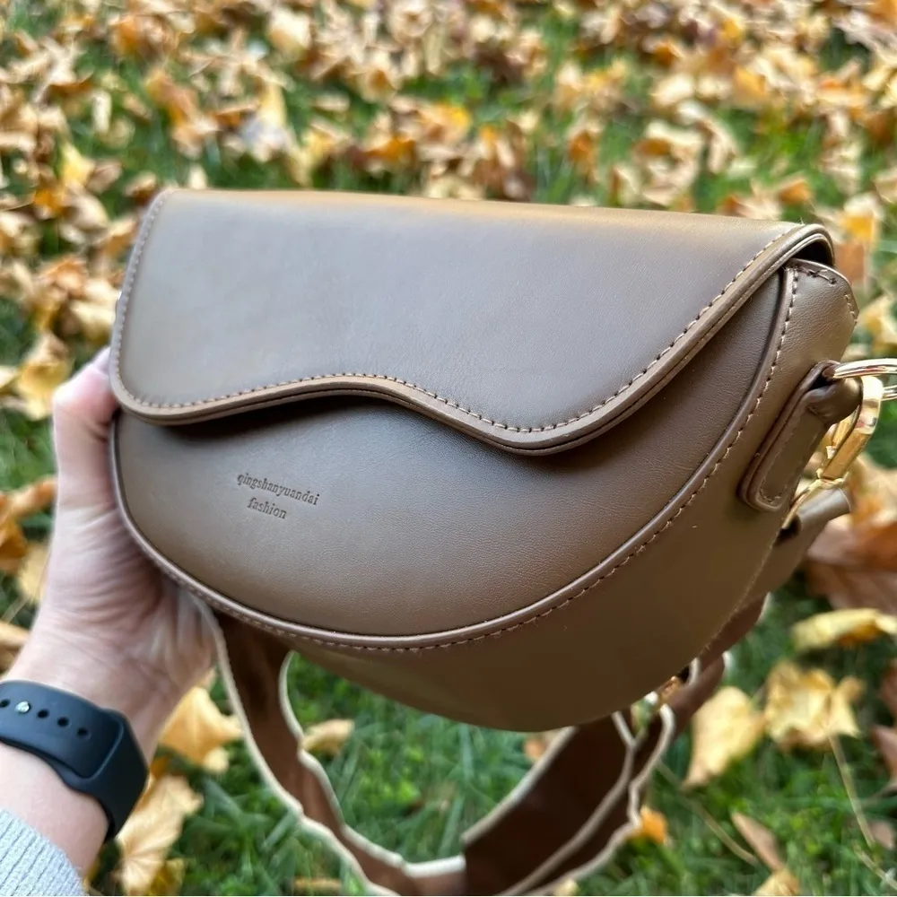 Unisex Brown Saddle Bag / camera bag with Wide Strap crossbody - Image 12
