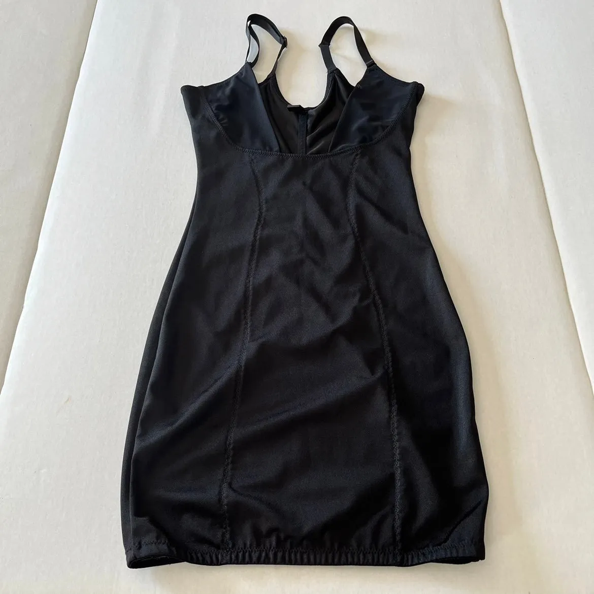 Marilyn Monroe Intimates slip size medium. Preowned‎ in excellent condition. - Image 2
