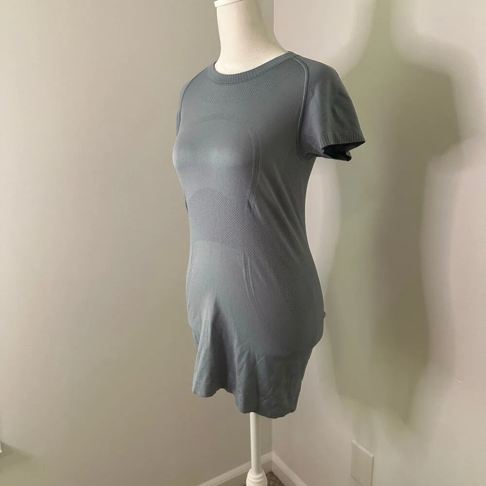 Lululemon blue Swiftly Tech short sleeve tee size 6 - Image 3
