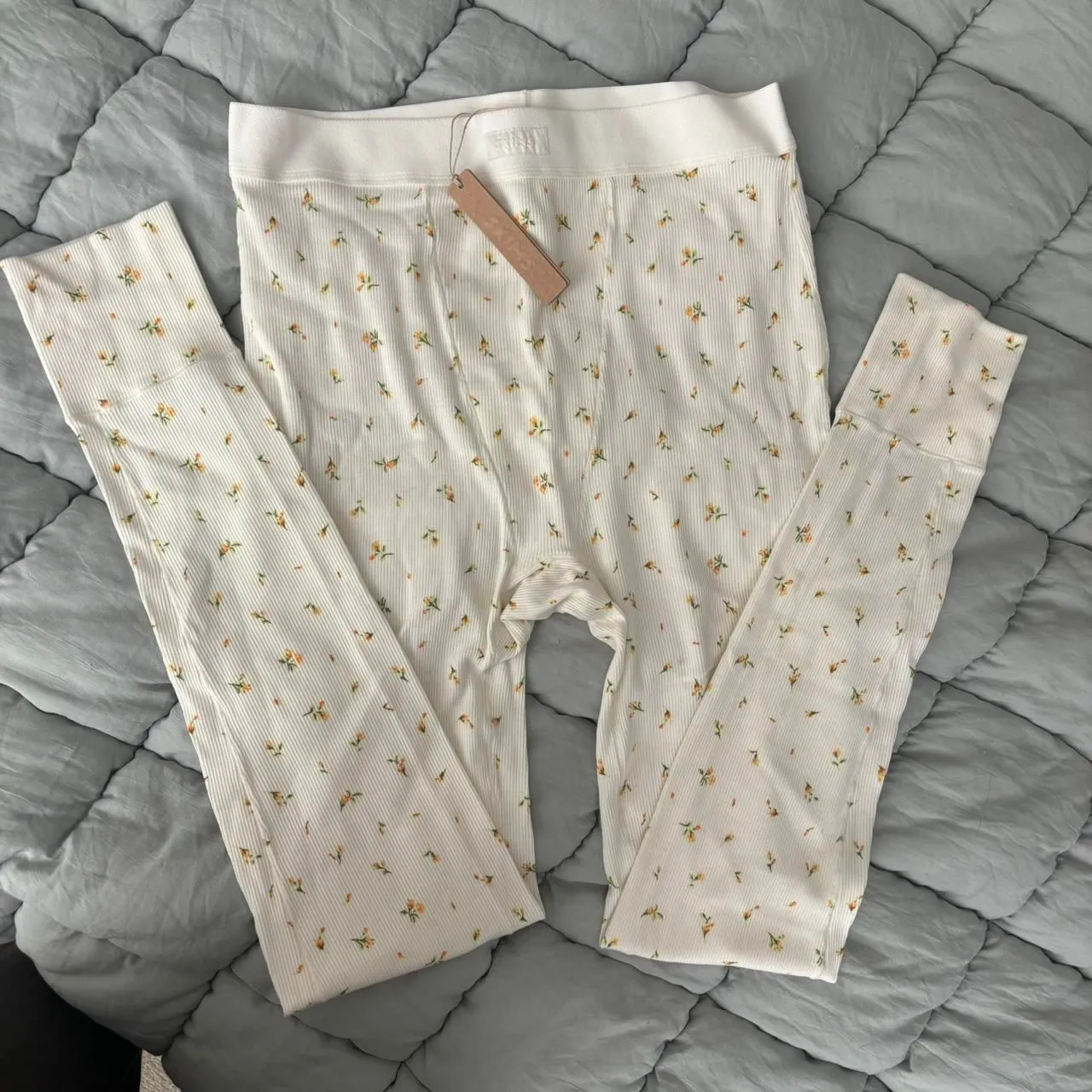 Skims White Floral Boxer Leggings New With Tags - Image 2