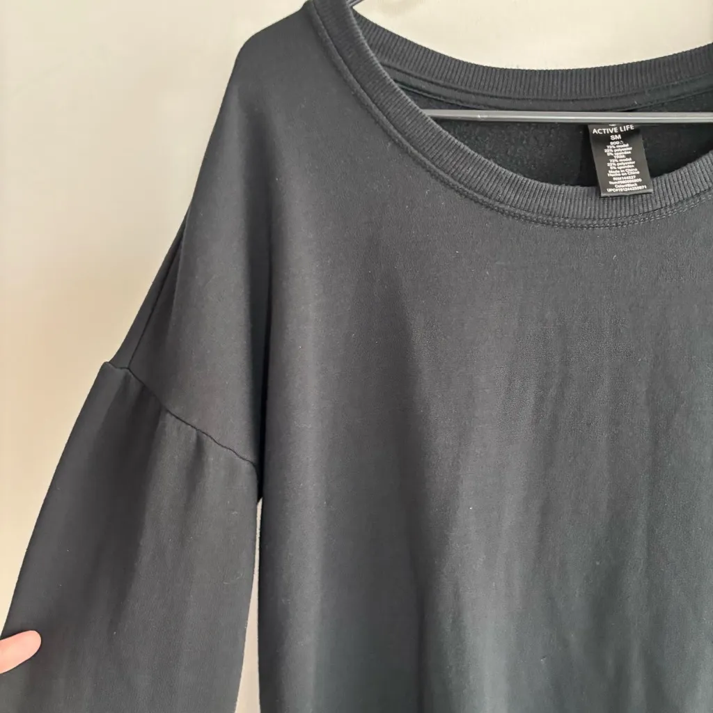 Active Life size S/M oversized black Long Sleeve soft sweatshirt - Image 2