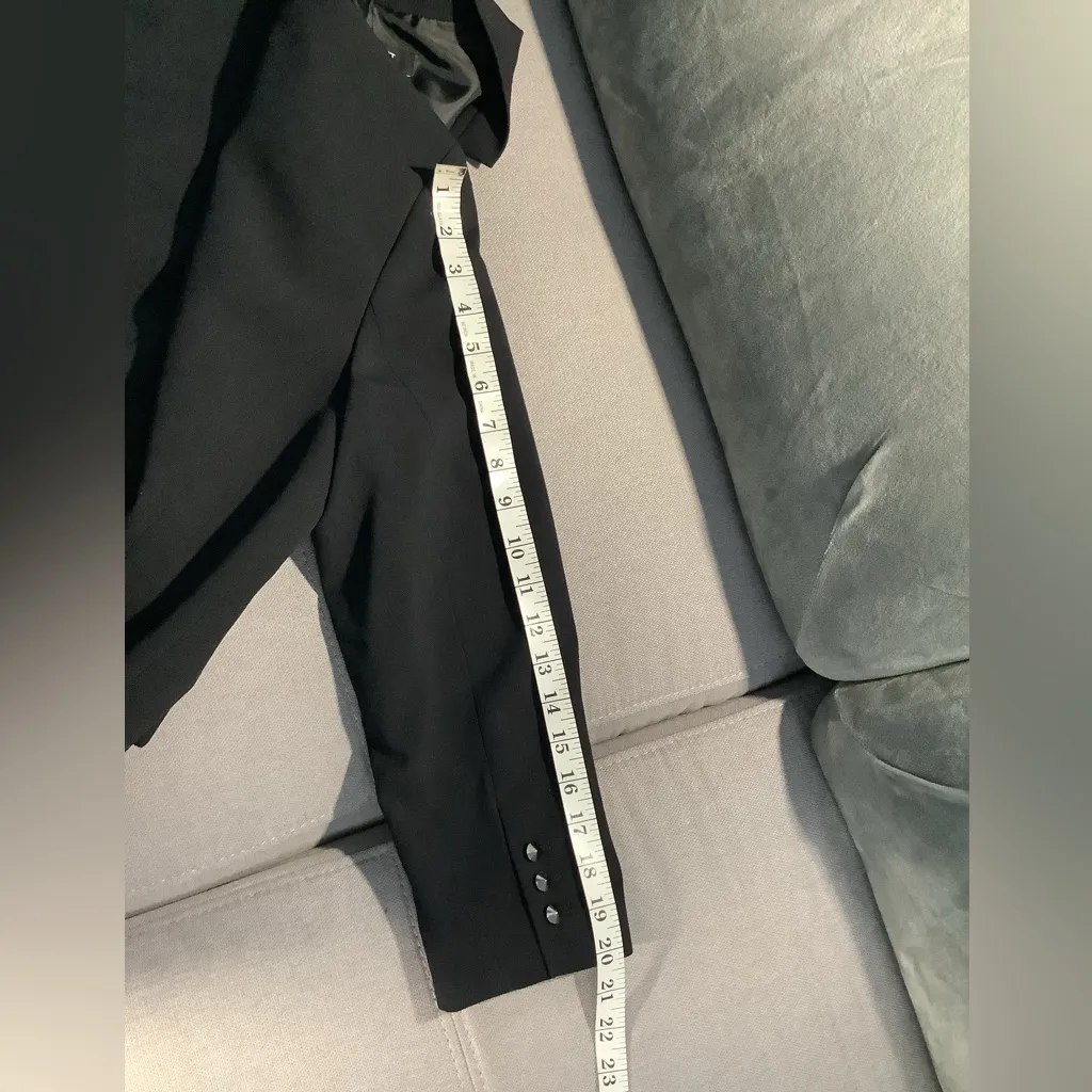 Short black blazer -EUC 🌺 - Image 11