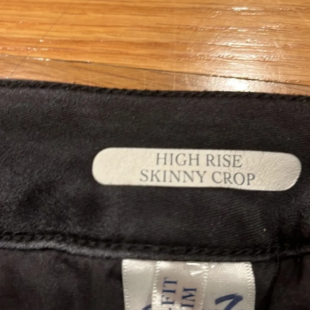 Seven 7 high rise black shorts size 4. - Image 4