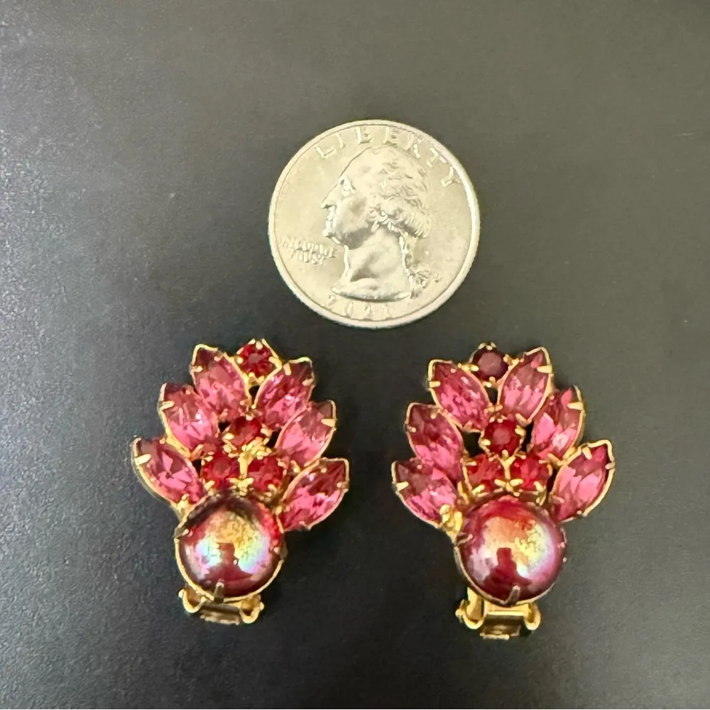 Vintage Unsigned Juliana? Delizza & Elster Hot Pink Rhinestone Clip On Earrings - Image 3