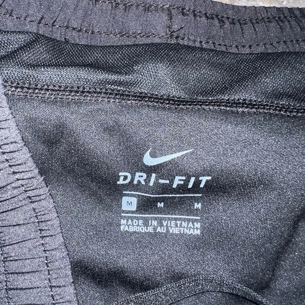 Nike Black Dri-Fit Tempo Shorts Size Medium - Image 3
