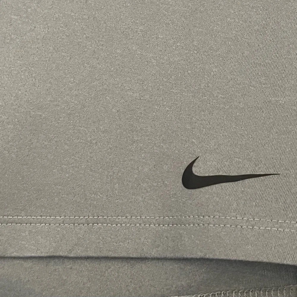 Nike Therma-Fit top, size Medium - Image 2