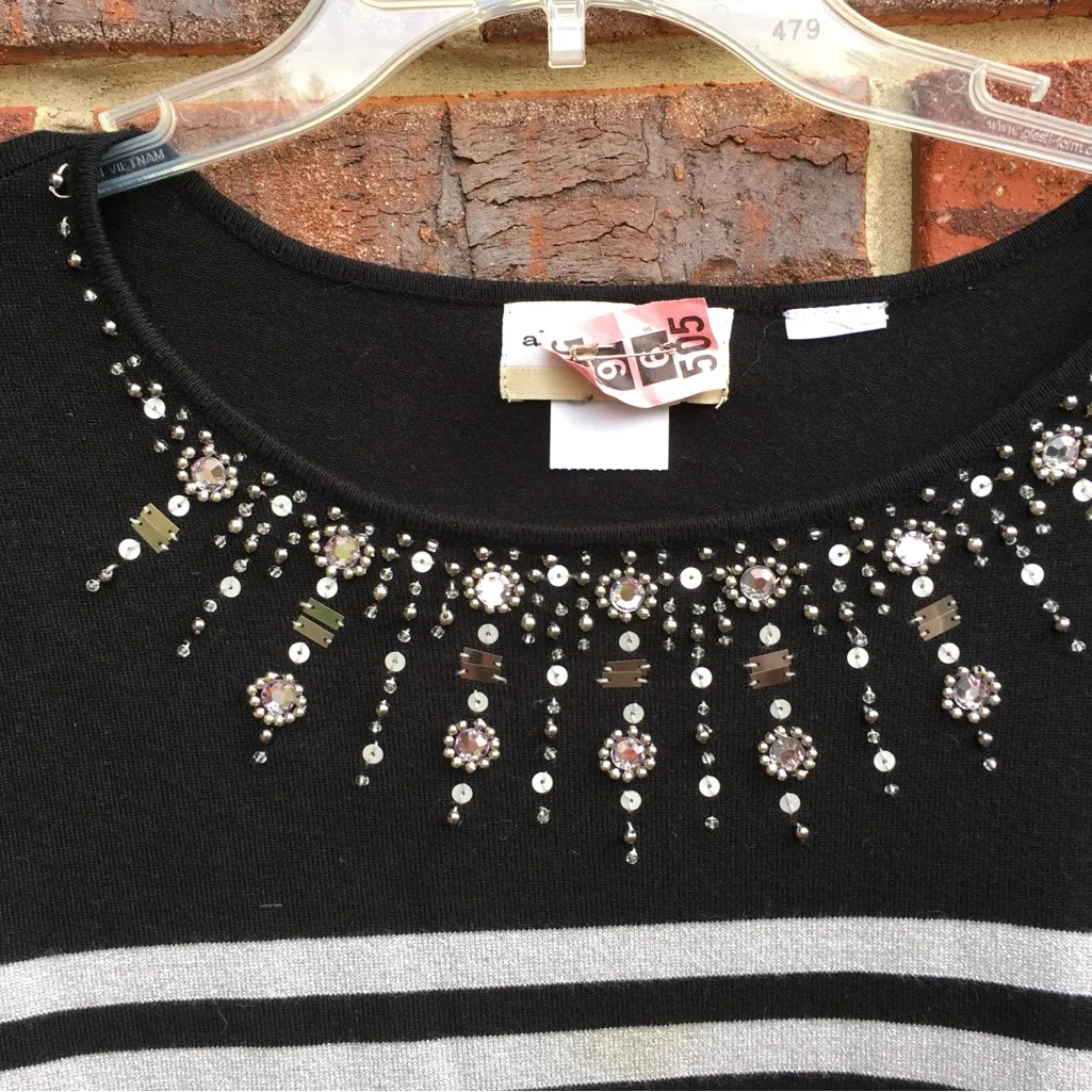 Alfred Dunner 2x (20) Sweater Beaded neckline striped metallic silver & blk - Image 3