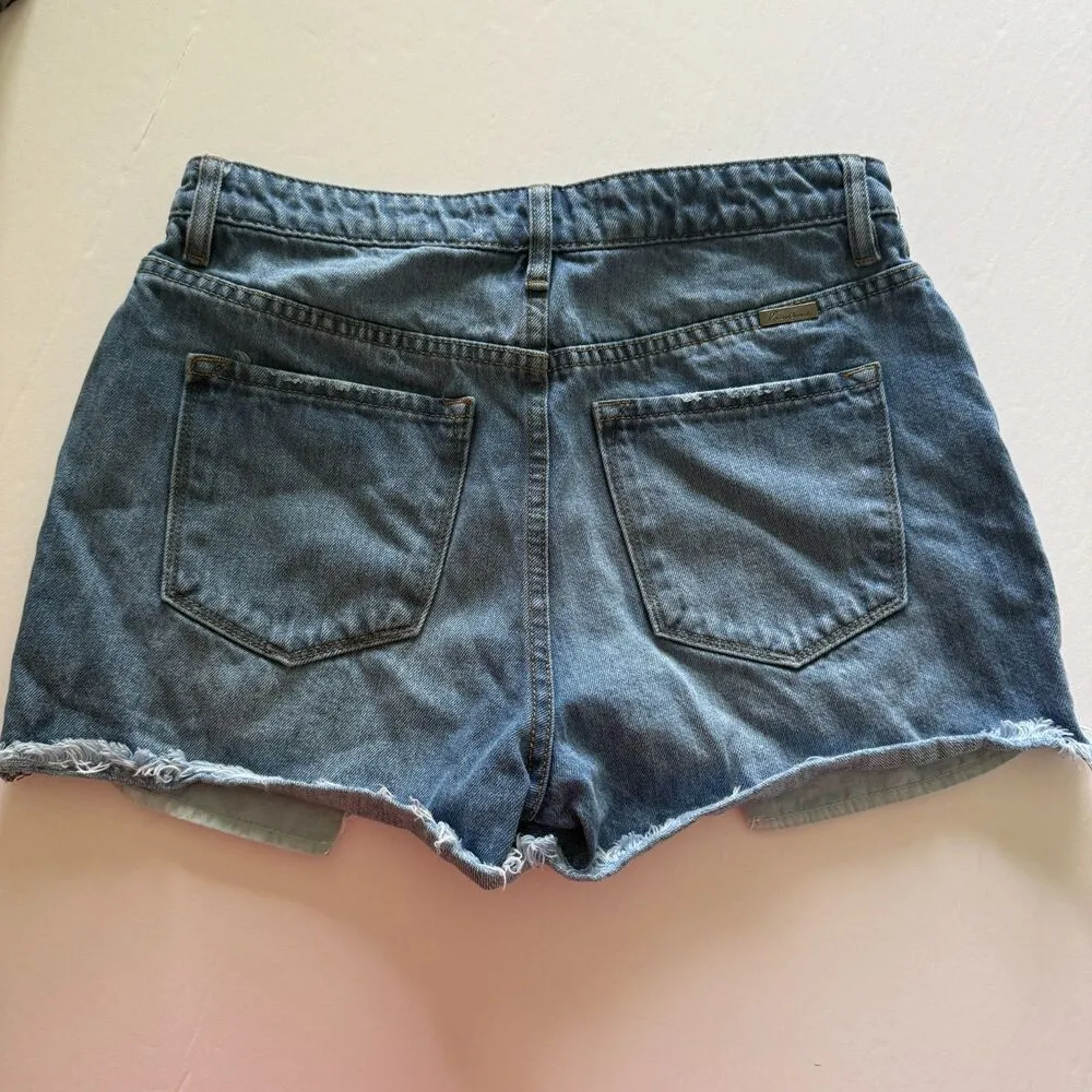 Kancan High Rise Medium Wash Frayed Hem Distressed Denim Shorts Zip Fly Sz 7/27 Blue - Image 3