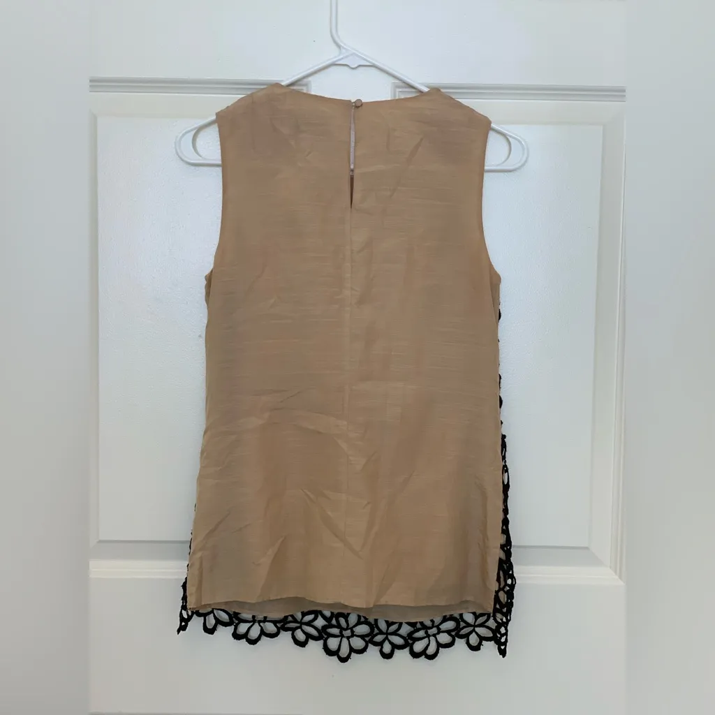 Nieman Marcus Elegant Silk Blend Black Floral Lace Women's Top. Size - Image 3