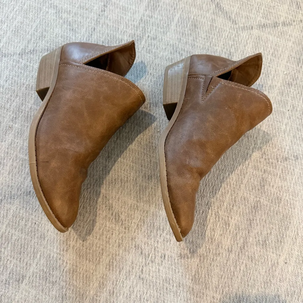 Universal Thread Brown Leather Ankle Boots 9 - Image 4