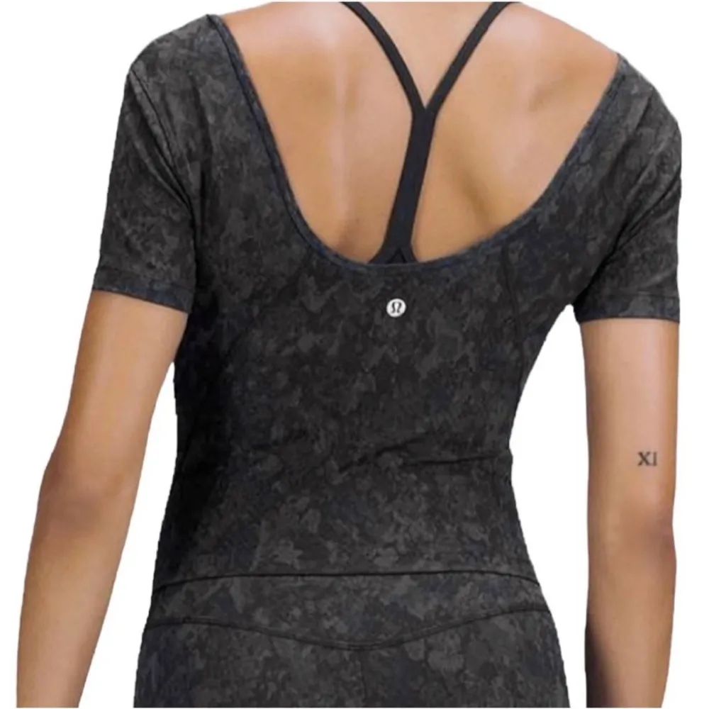 Lululemon Align T-Shirt Hideaway Camo Deep Coal Cropped Short Sleeve Size 4 - Image 4