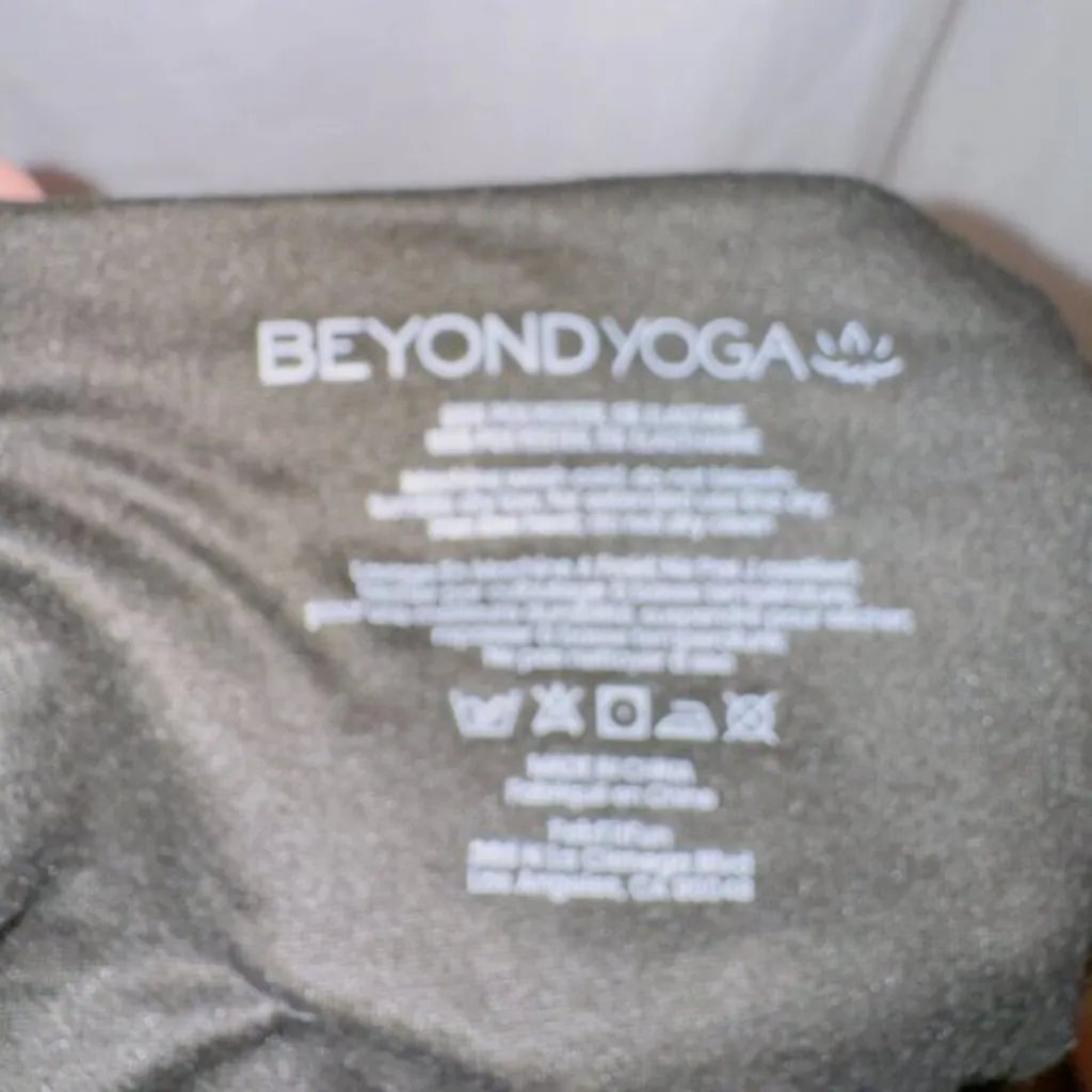 Beyond Yoga Woman's Black Packable Hidden Pocket Infinity Wrap Scarf - Image 3