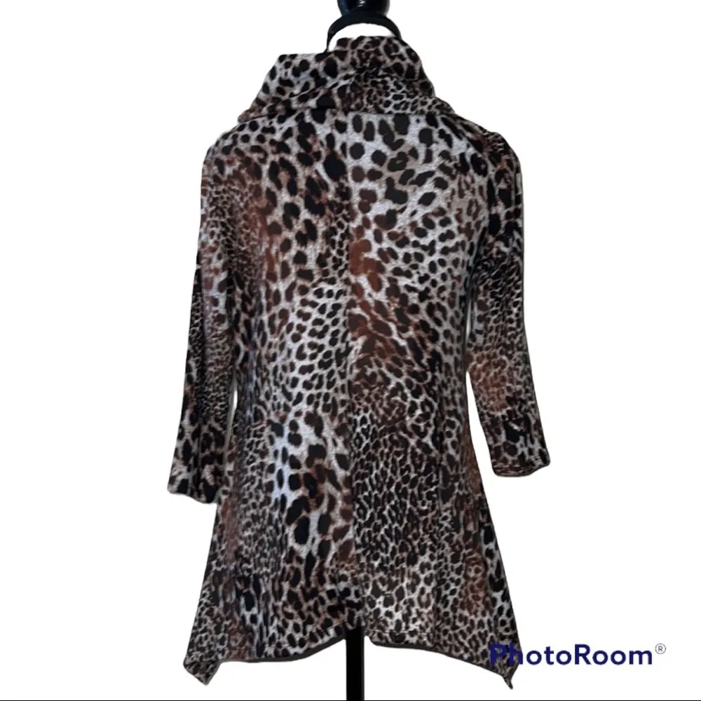 New Directions PS women's cowl neck cheetah print top shark bit hem 3/4 sleeve Brown Size undefined - Image 9
