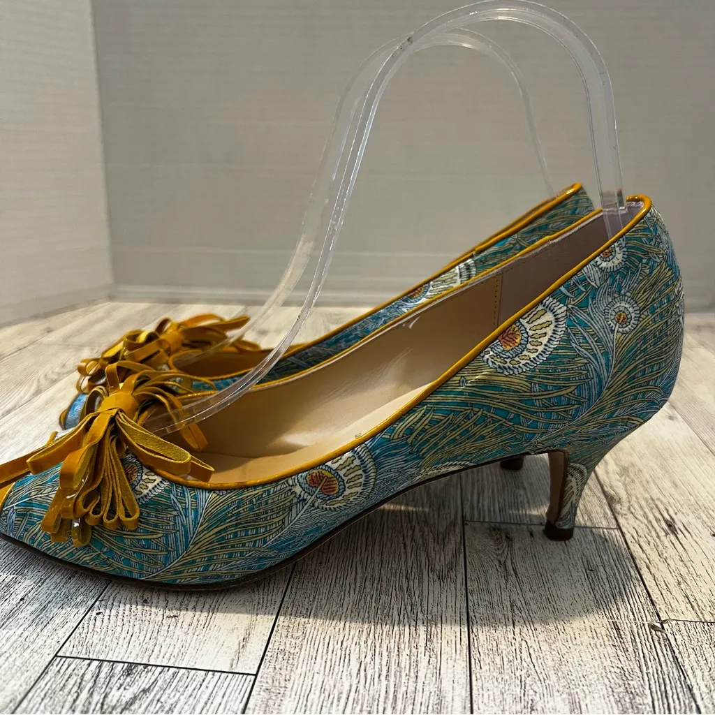 Butter Shoes Peacock Leather Bow Detail Kitten Heel Dress Up Pumps Size 7.5AA Blue - Image 5