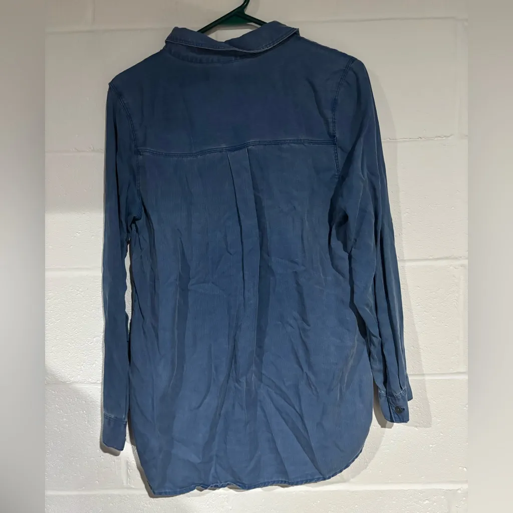 Old Navy  denim button down down medium - Image 2