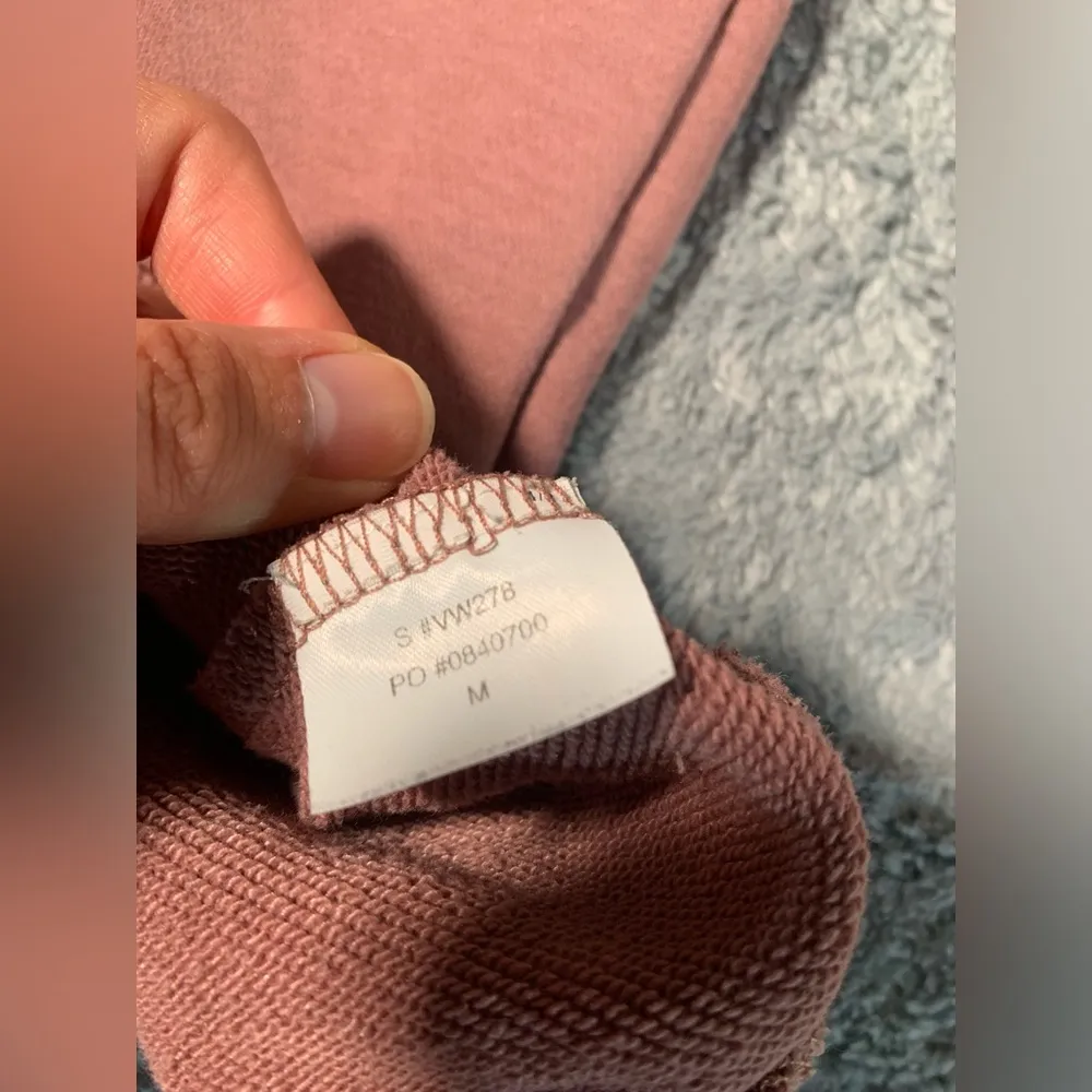 Vuori pink crew neck sweatshirt medium - Image 5