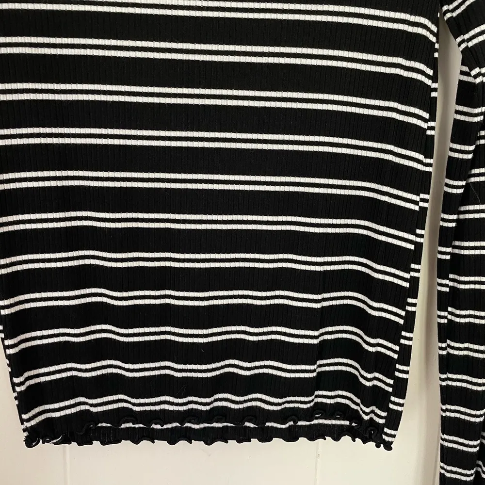 Arizona Jean Co Long Sleeve Mock Neck Crop Top ~ B/W Stripe ~ Women’s Size S - Image 5