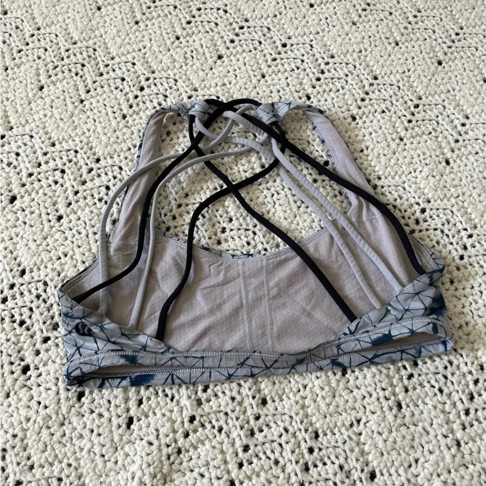 Lululemon Free To Be Bra Wild Star Crushed Silver Fox Gray/Navy (Size 4) - Image 5