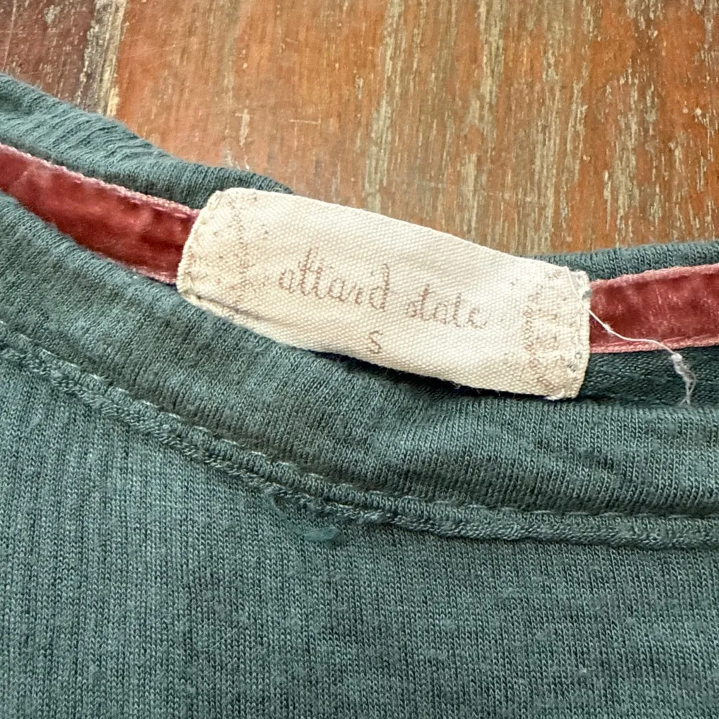 Altard State Green Long Sleeve Peplum Tee with Floral Applique, Size Small - Image 7