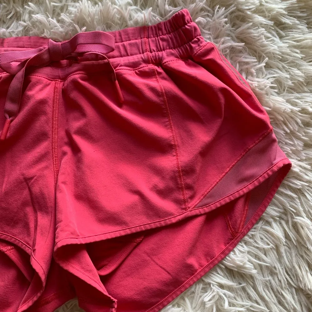 Lululemon Hotty Hot Shorts Lip Gloss Size 4 - Image 3