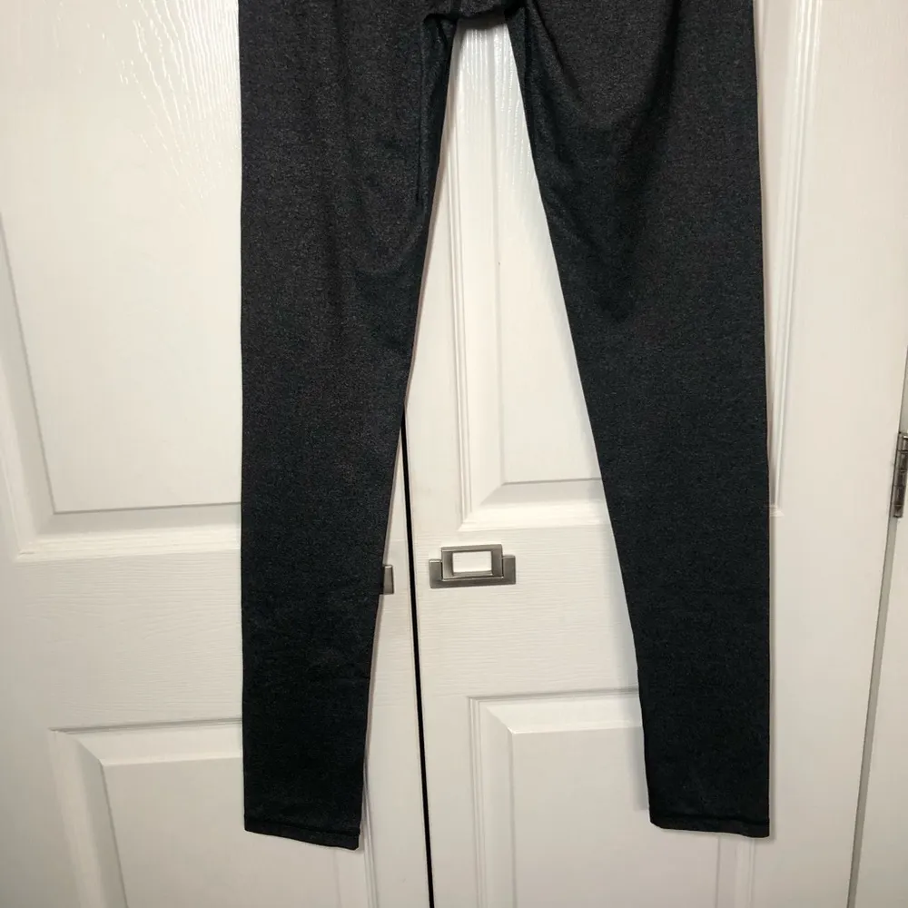 Lululemon Black and Grey Leggings Size 6 - Image 7