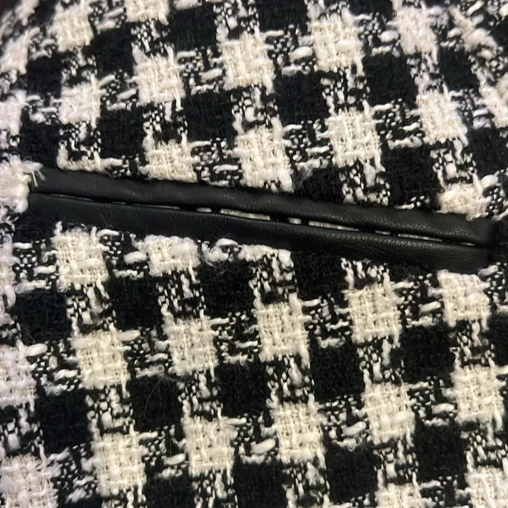 STRADIVARIUS Tweed Mini Skirt With Zipper. Size 4. Perfect condition! Black - Image 4