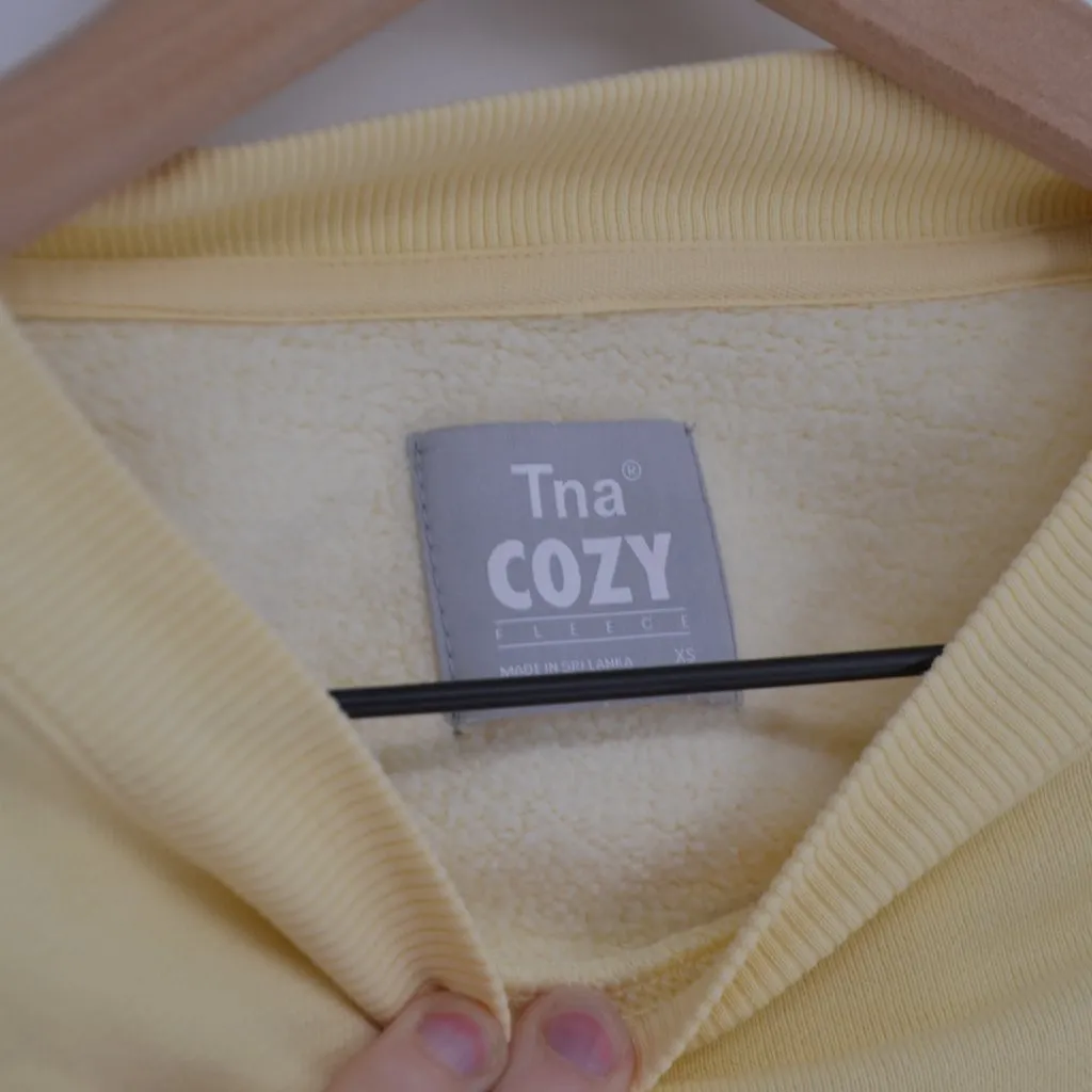 Aritzia TNA Cozy Fleece Perfect Crew Sweatshirt Yellow Solid Pullover Women's XS - Image 4