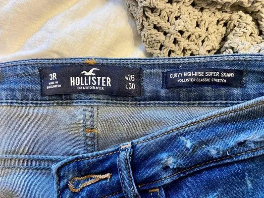 Hollister Ripped Jeans - Image 5