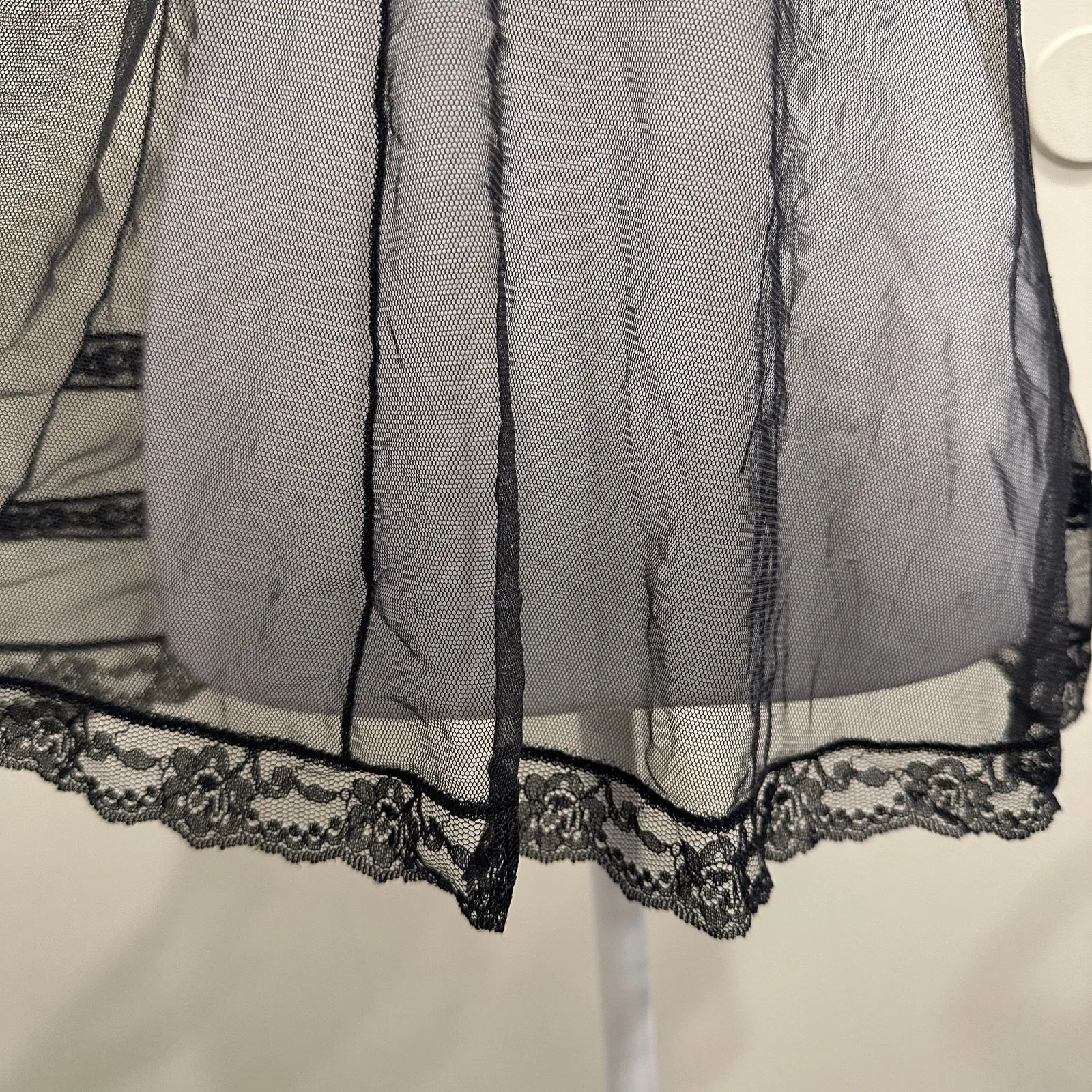 VTG Y2K Victoria's Secret Black Silk Trim Sheer Mesh Floral Lace Tie Front Cami - Image 9