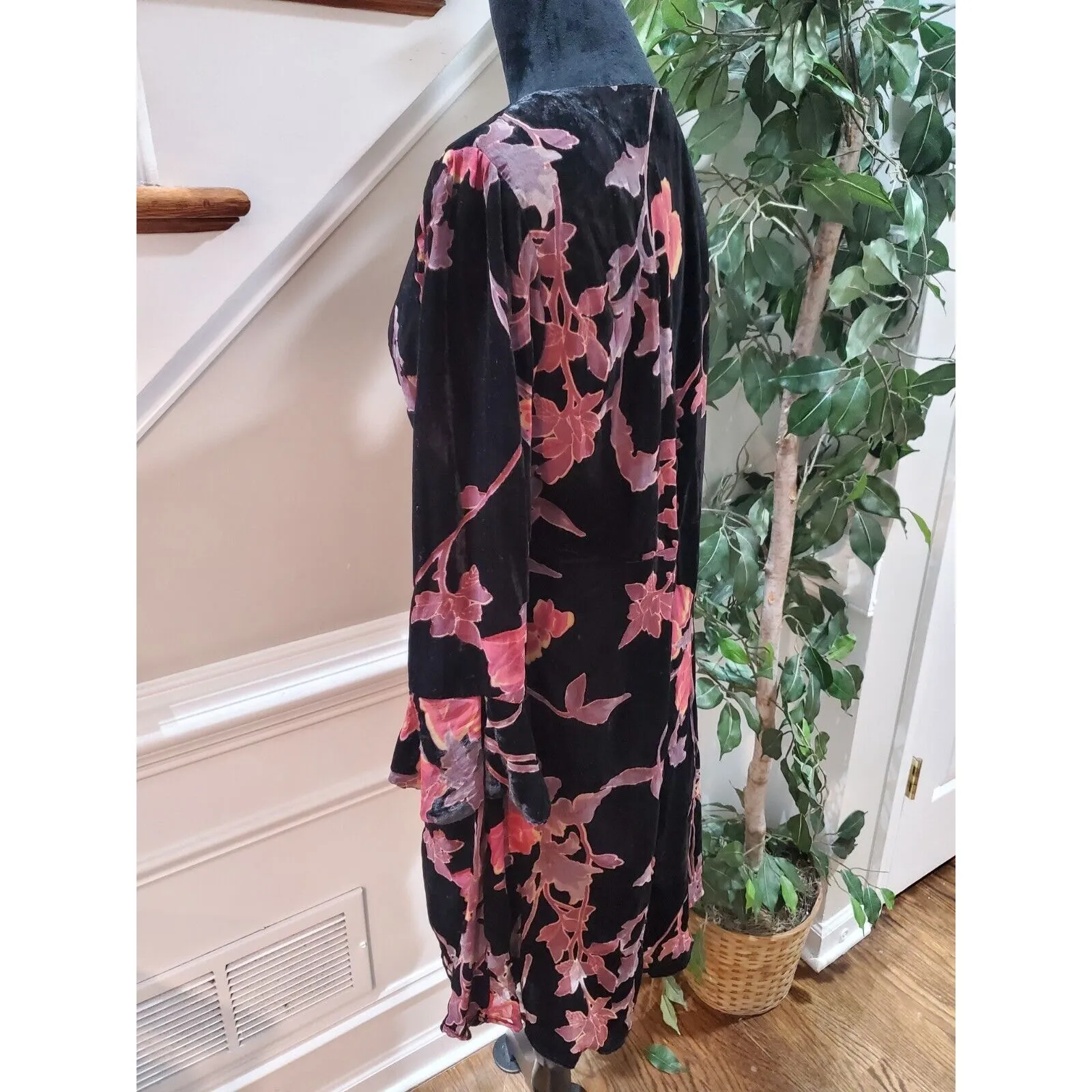 Mystree Women's Black Floral Rayon V-Neck Long Sleeve Knee Length Dress Medium - Image 5