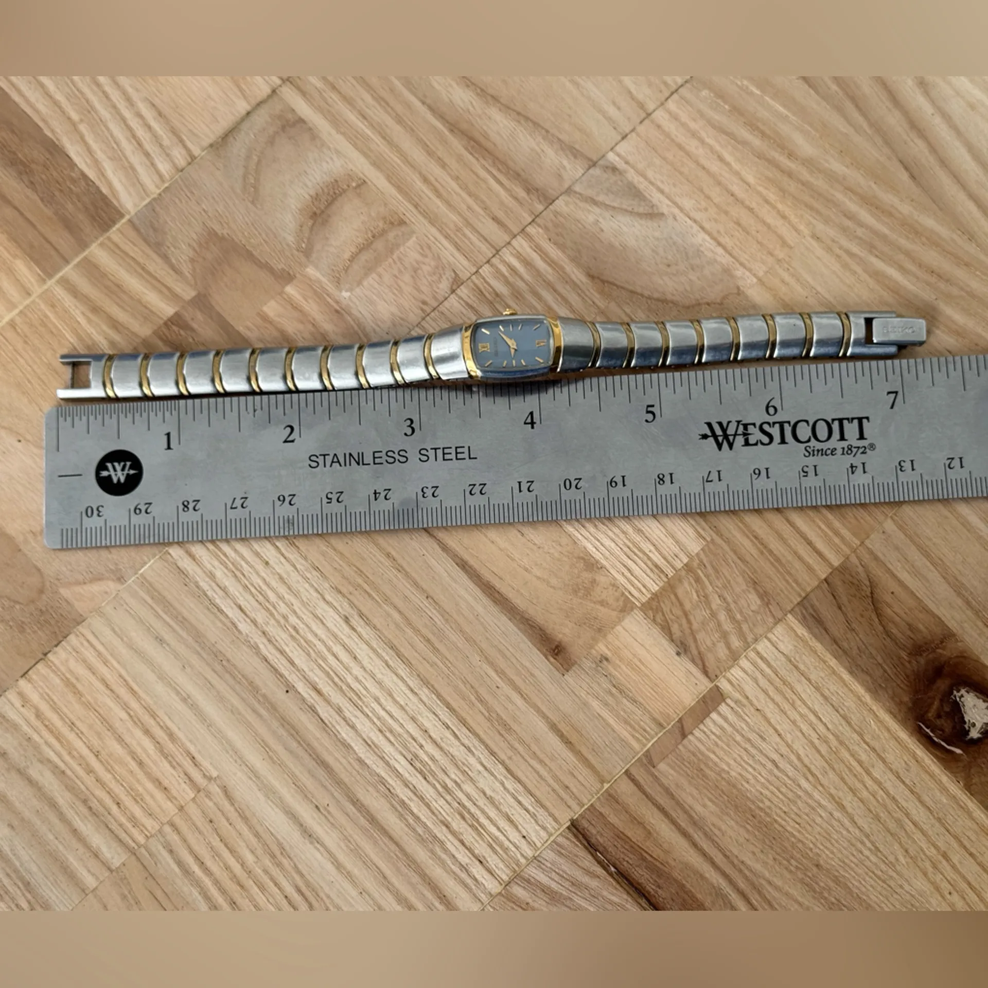 Seiko Rare Curved Crystal Vintage Watch Light Blue Dial Two-Tone Bracelet - Image 14