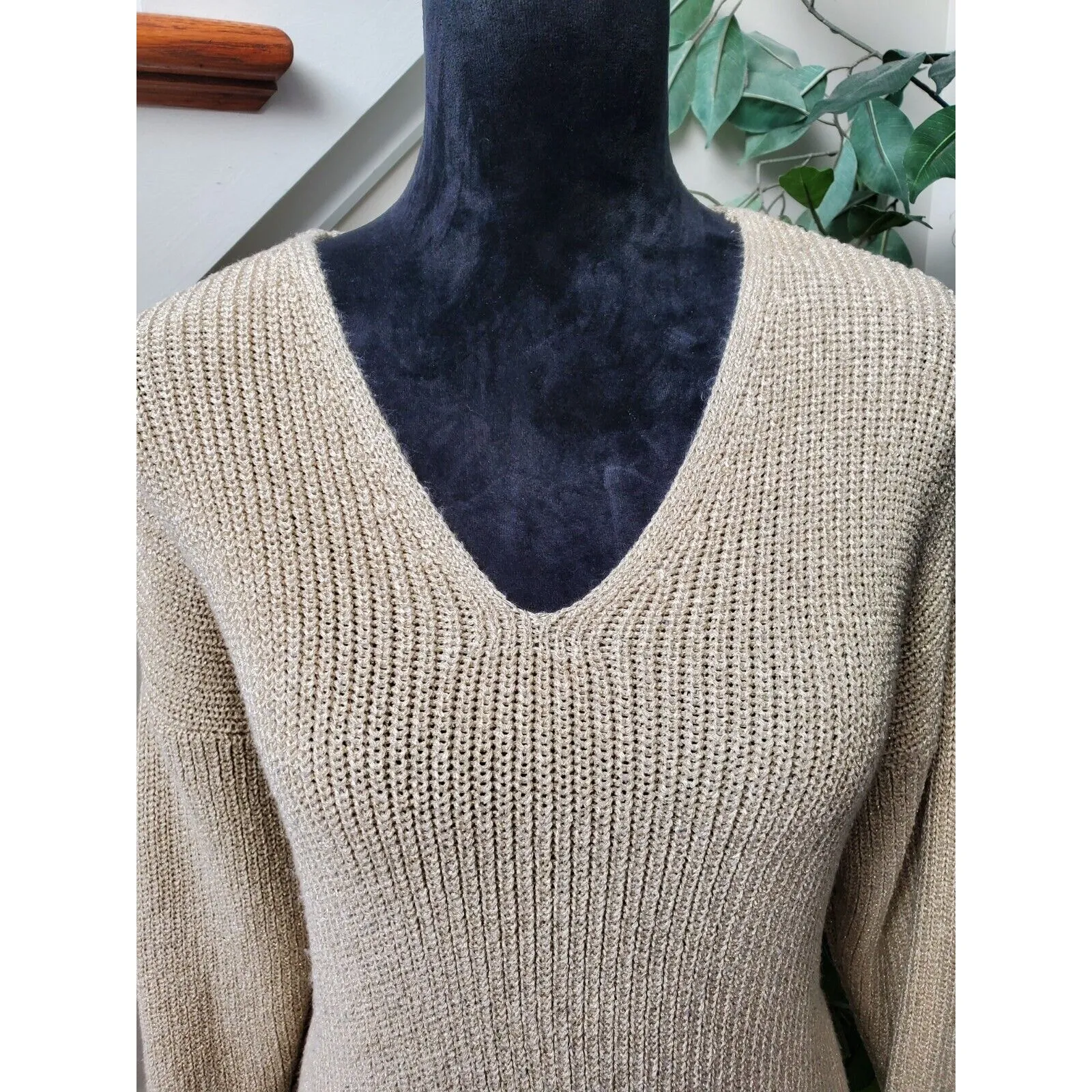 Loft Women's Beige Acrylic V-Neck Long Sleeve Pullover Knit Sweater Size Large - Image 4