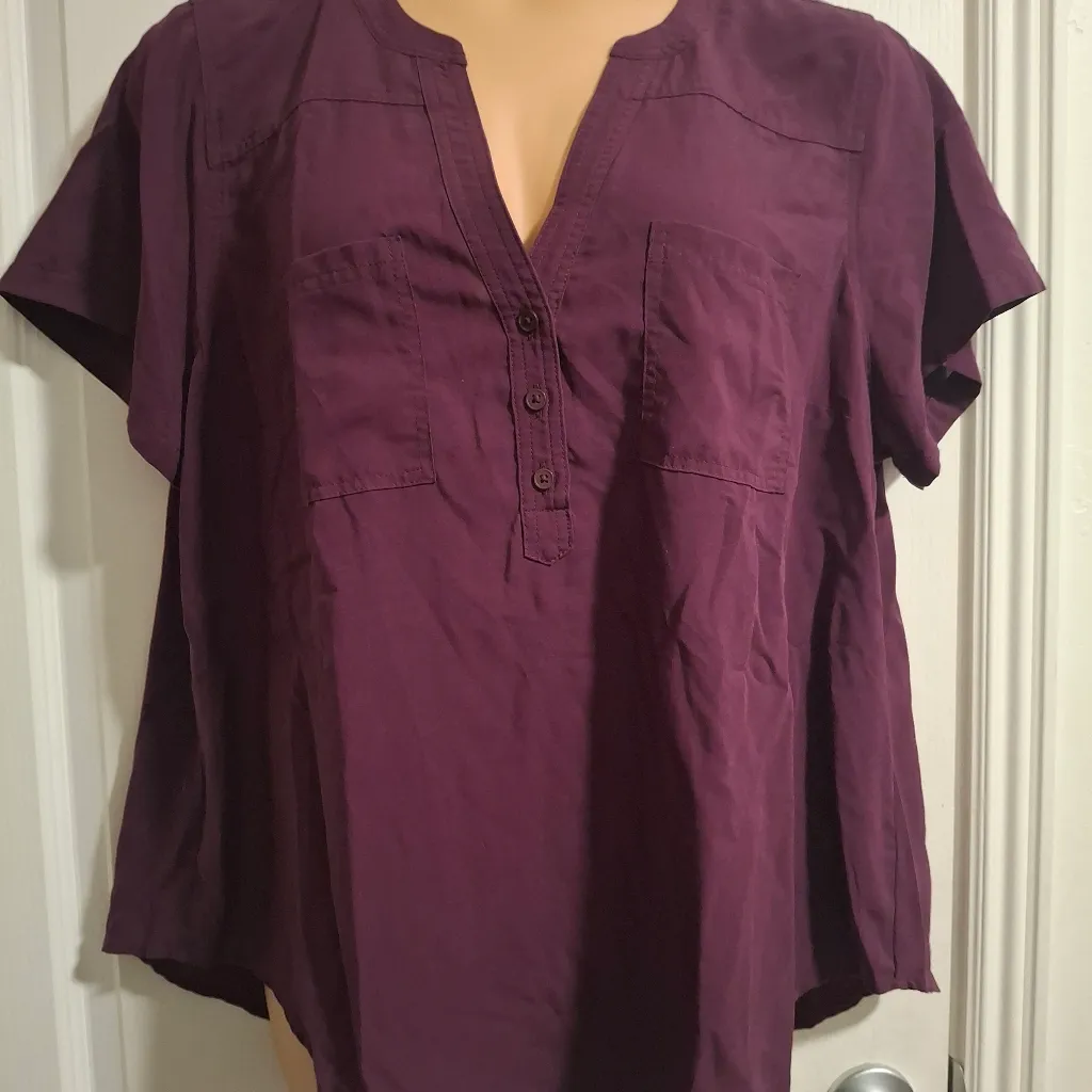 Torrid NWOT Sz 2 Women's Purple Button-Front Top - Image 3