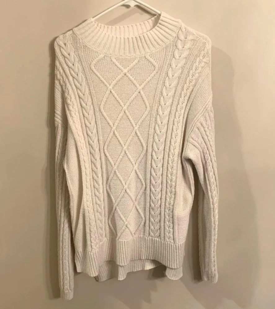 Old Navy White Sweater - Image 2