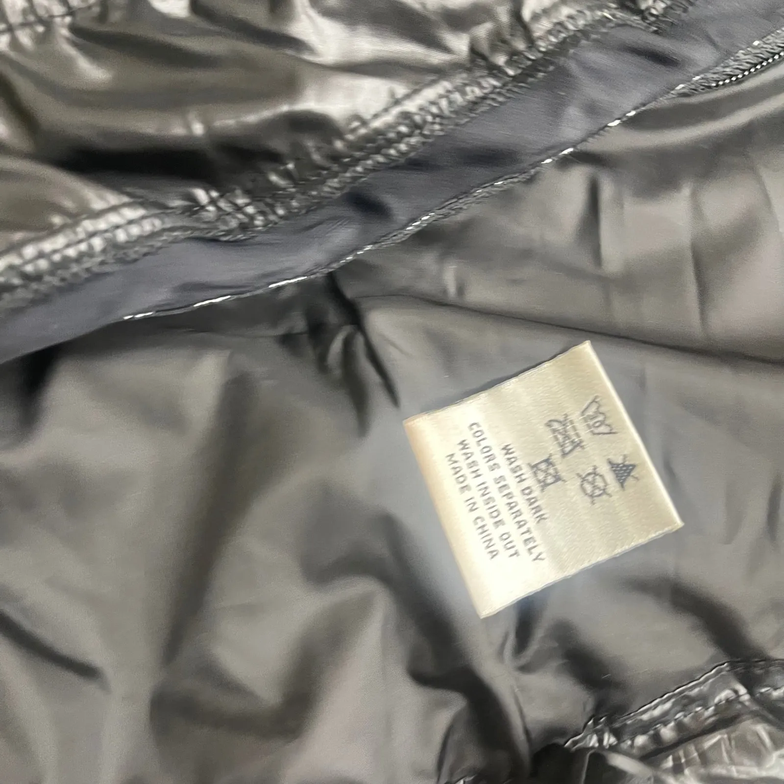 Volkl Womens Black Puffer Jacket Hooded Logo Print Full Zip Sz 10 Ombre ski ec - Image 9