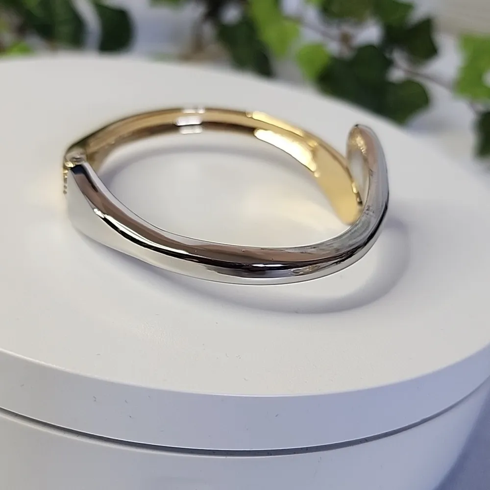 Two Tone Waterdrop Clamper Hinge Cuff Bracelet Gold - Image 4