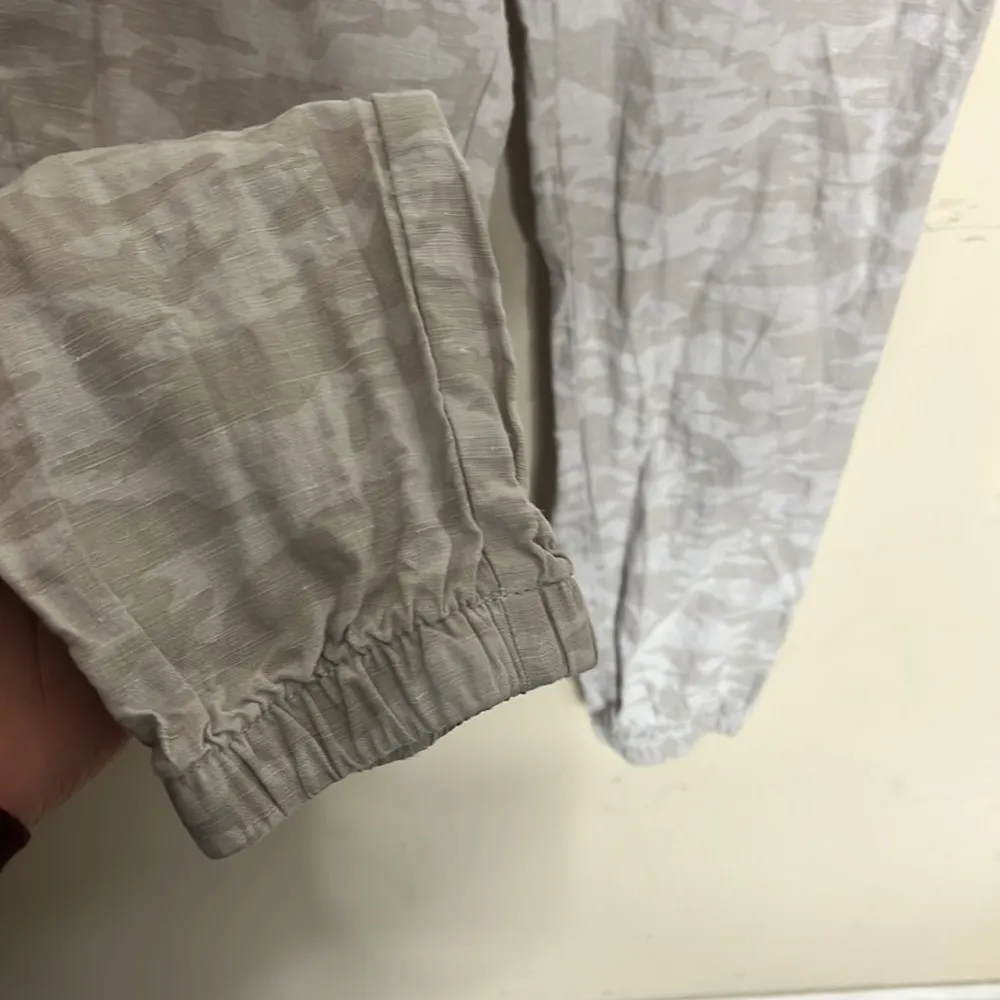 Athleta • cabo tide linen jogger pants in ivory camo - Image 80