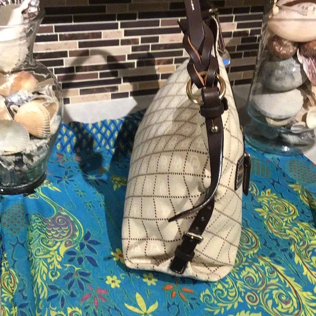 DOONEY & BOURKE LOGO PRINT CANVAS BROWN LEATHER TRIM HANDLE PURSE SHOULDER BAG - Image 4