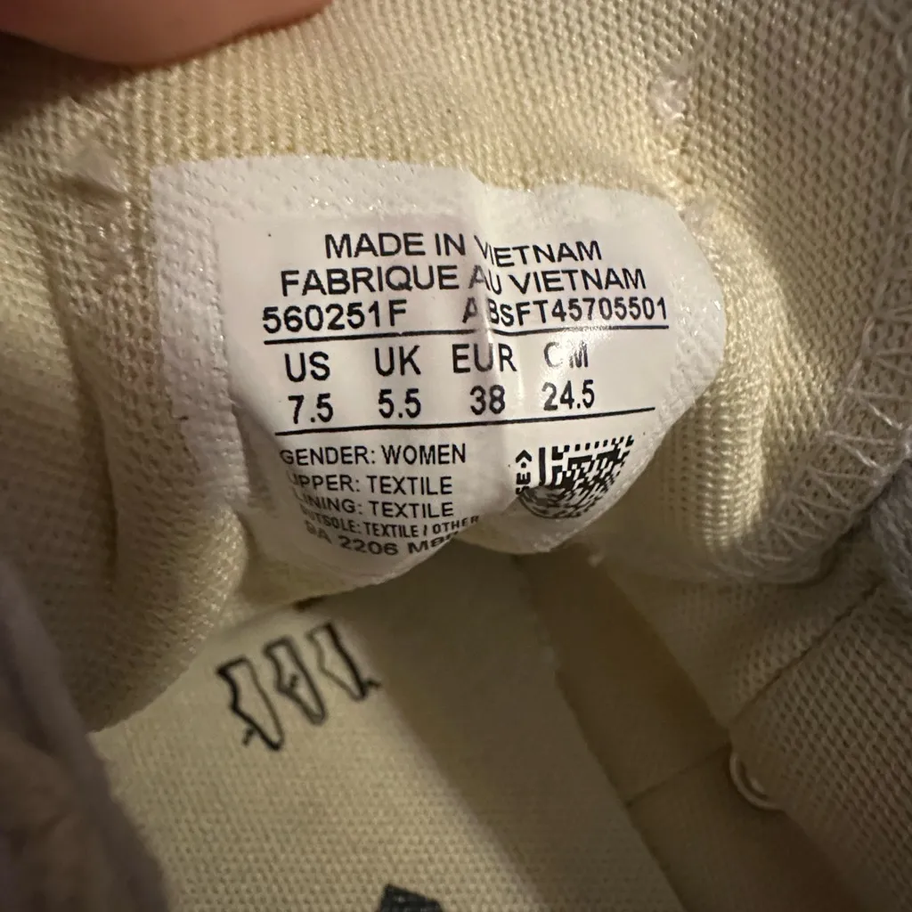 Converse White Platform All Star Low-tops 7.5 - Image 7