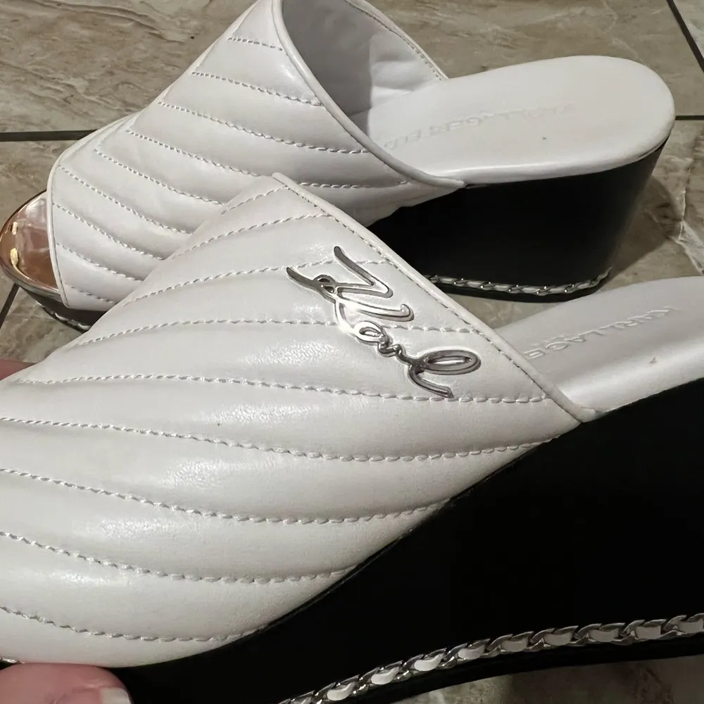 Karl Lagerfeld  Leni White Slide Sandal - Image 7