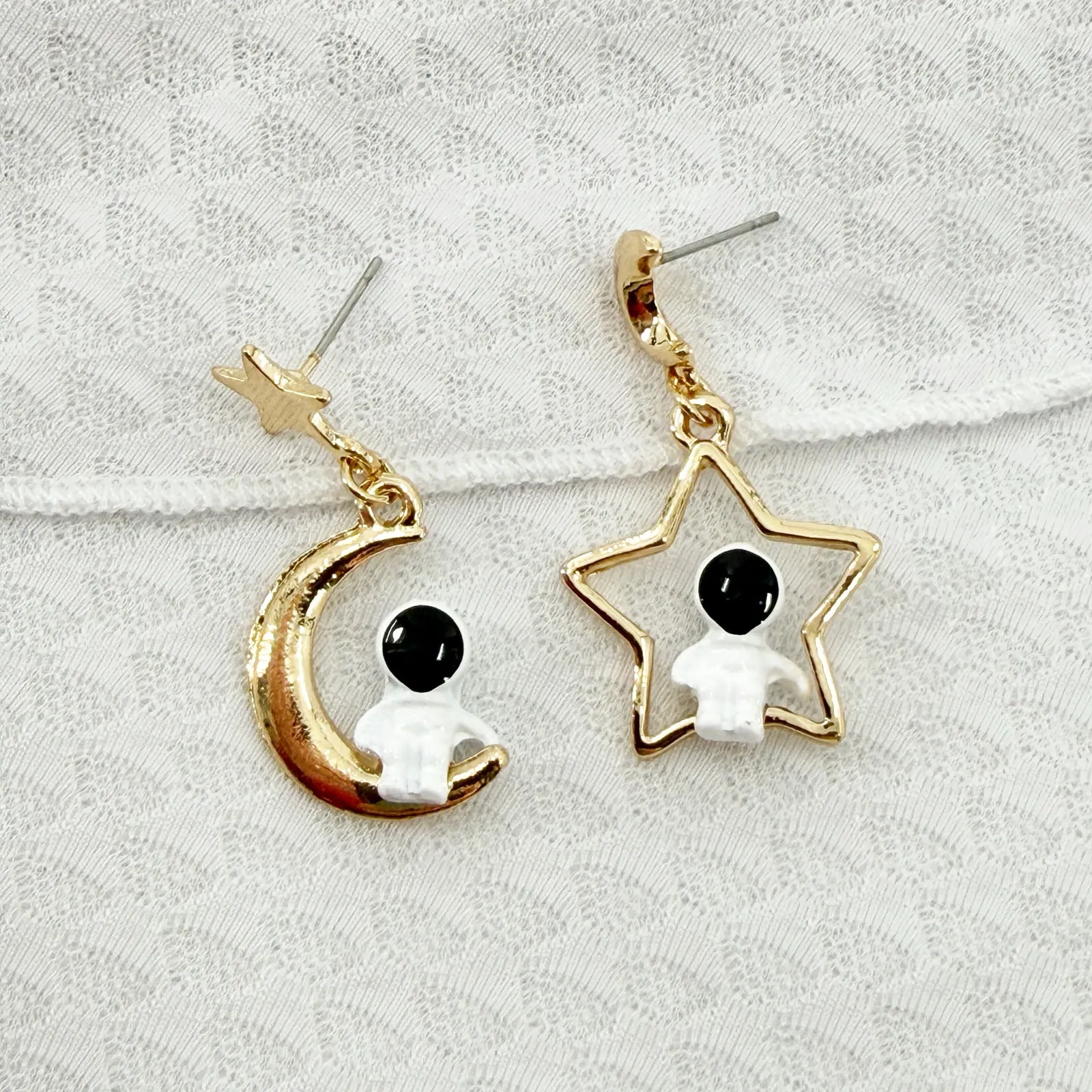 Astronauts Sitting on Star and Moon Mismatched Stud Earrings Gold - Image 2